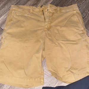 Khaki shorts American Eagle.